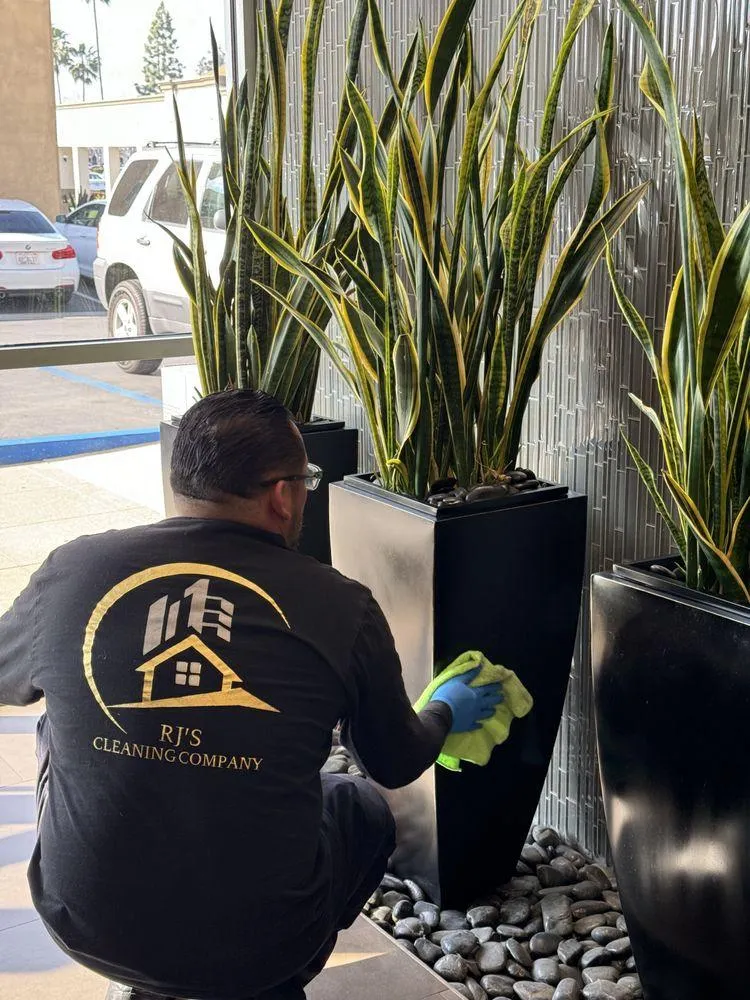 a59a35b96fb91e156d6e24a0d7a8d0d3_1200_80 - RJ's Cleaning Company